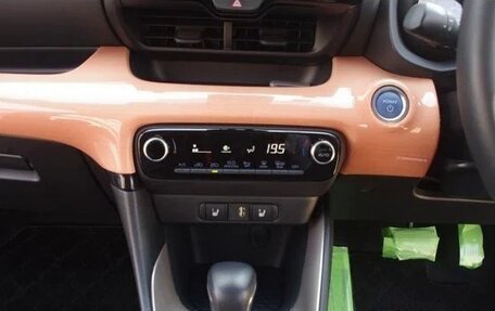 Toyota Yaris, 2022 год, 1 086 000 рублей, 14 фотография