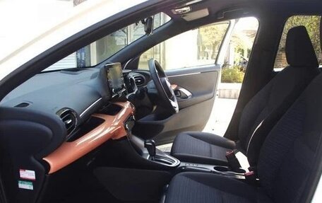 Toyota Yaris, 2022 год, 1 086 000 рублей, 15 фотография