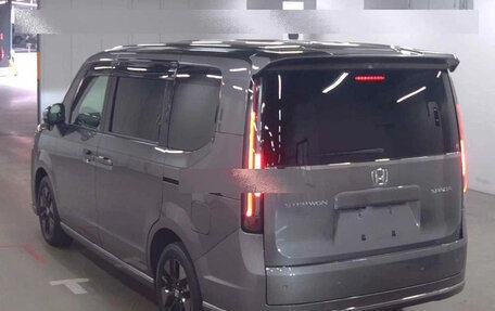 Honda Stepwgn, 2022 год, 2 390 000 рублей, 3 фотография
