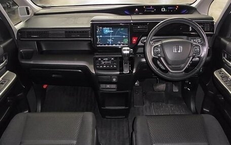 Honda Stepwgn IV, 2021 год, 2 240 000 рублей, 10 фотография