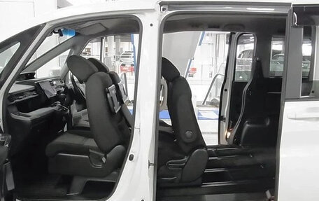 Honda Stepwgn IV, 2021 год, 2 240 000 рублей, 20 фотография