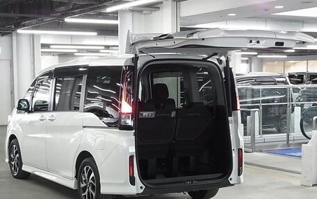 Honda Stepwgn IV, 2021 год, 2 240 000 рублей, 22 фотография