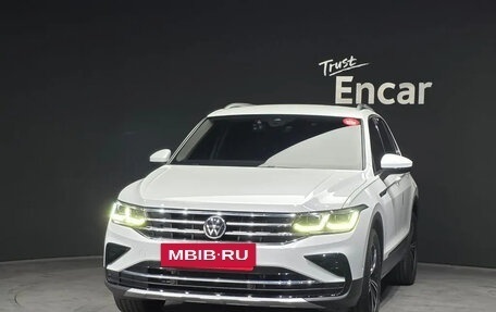 Volkswagen Tiguan II, 2023 год, 2 280 000 рублей, 2 фотография