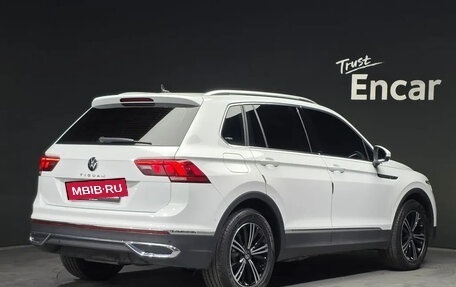 Volkswagen Tiguan II, 2023 год, 2 280 000 рублей, 4 фотография