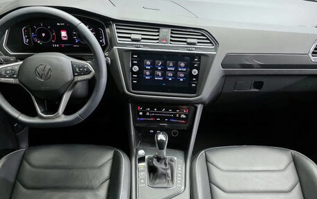 Volkswagen Tiguan II, 2023 год, 2 280 000 рублей, 7 фотография