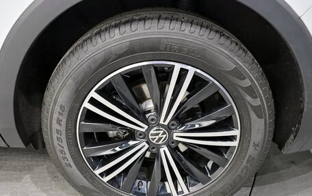 Volkswagen Tiguan II, 2023 год, 2 280 000 рублей, 13 фотография