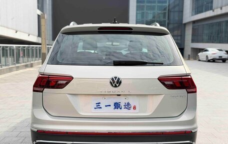 Volkswagen Tiguan II, 2022 год, 2 125 000 рублей, 4 фотография