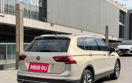 Volkswagen Tiguan II, 2022 год, 2 125 000 рублей, 6 фотография