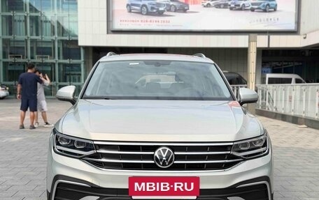Volkswagen Tiguan II, 2022 год, 2 125 000 рублей, 2 фотография
