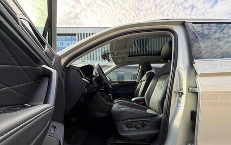 Volkswagen Tiguan II, 2022 год, 2 125 000 рублей, 13 фотография