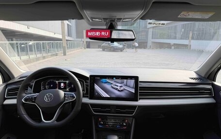 Volkswagen Tiguan II, 2022 год, 2 125 000 рублей, 10 фотография