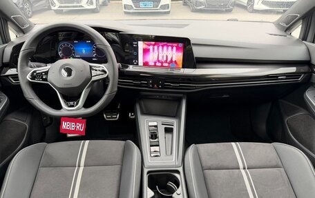 Volkswagen Golf VIII, 2022 год, 1 655 000 рублей, 21 фотография