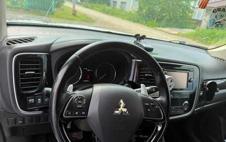 Mitsubishi Outlander III рестайлинг 3, 2015 год, 1 850 000 рублей, 7 фотография