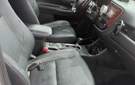 Mitsubishi Outlander III рестайлинг 3, 2015 год, 1 850 000 рублей, 9 фотография