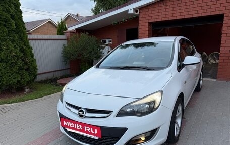Opel Astra J, 2013 год, 950 000 рублей, 2 фотография