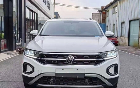 Volkswagen T-Roc I, 2023 год, 1 320 007 рублей, 2 фотография
