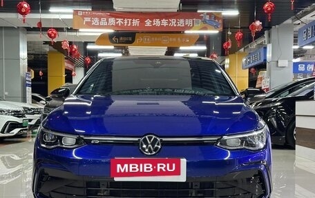 Volkswagen Golf VIII, 2023 год, 1 590 000 рублей, 2 фотография