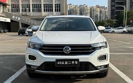 Volkswagen T-Roc I, 2022 год, 1 370 005 рублей, 2 фотография