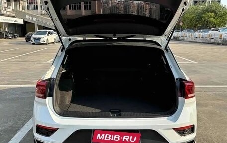 Volkswagen T-Roc I, 2022 год, 1 370 005 рублей, 16 фотография