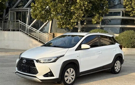 Toyota Yaris XP150 рестайлинг, 2022 год, 1 050 000 рублей, 1 фотография