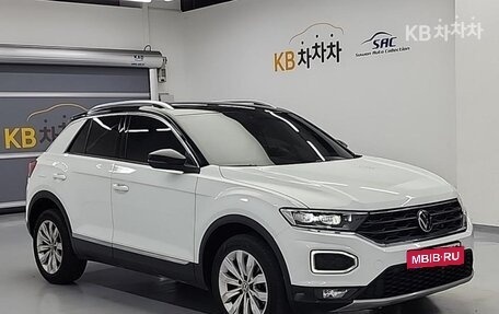Volkswagen T-Roc I, 2021 год, 1 813 000 рублей, 1 фотография