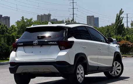 Toyota Yaris XP150 рестайлинг, 2022 год, 1 075 000 рублей, 4 фотография