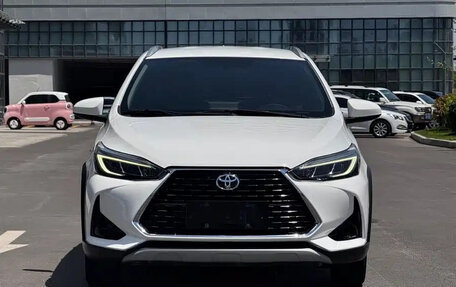 Toyota Yaris XP150 рестайлинг, 2022 год, 1 075 000 рублей, 2 фотография