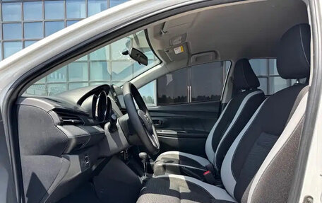Toyota Yaris XP150 рестайлинг, 2022 год, 1 075 000 рублей, 7 фотография