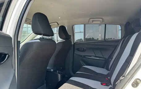 Toyota Yaris XP150 рестайлинг, 2022 год, 1 075 000 рублей, 9 фотография