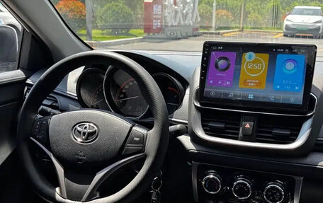 Toyota Yaris XP150 рестайлинг, 2022 год, 1 075 000 рублей, 10 фотография