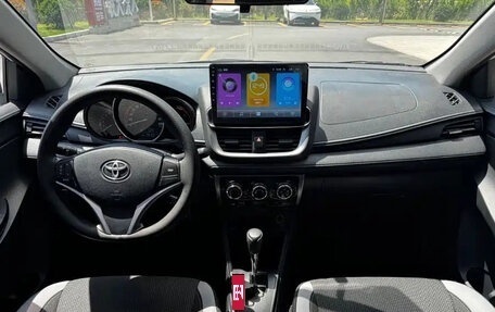 Toyota Yaris XP150 рестайлинг, 2022 год, 1 075 000 рублей, 8 фотография