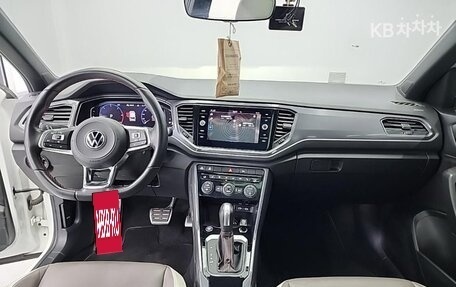 Volkswagen T-Roc I, 2021 год, 1 813 000 рублей, 5 фотография