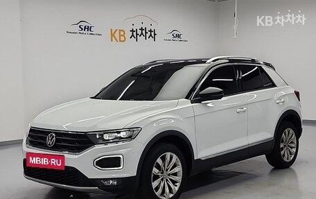 Volkswagen T-Roc I, 2021 год, 1 813 000 рублей, 3 фотография