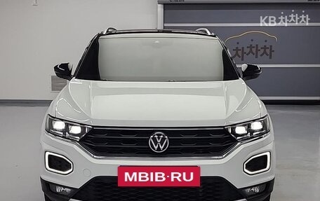 Volkswagen T-Roc I, 2021 год, 1 813 000 рублей, 2 фотография