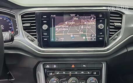 Volkswagen T-Roc I, 2021 год, 1 813 000 рублей, 10 фотография