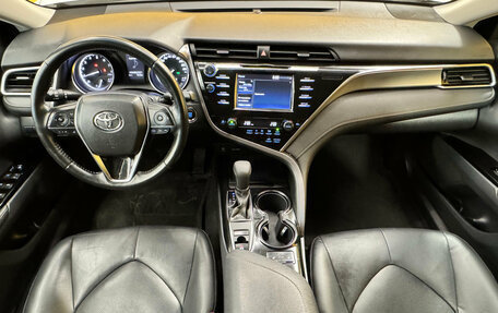 Toyota Camry, 2018 год, 2 299 000 рублей, 10 фотография