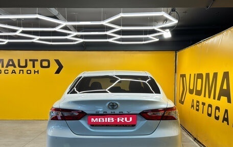 Toyota Camry, 2018 год, 2 299 000 рублей, 5 фотография