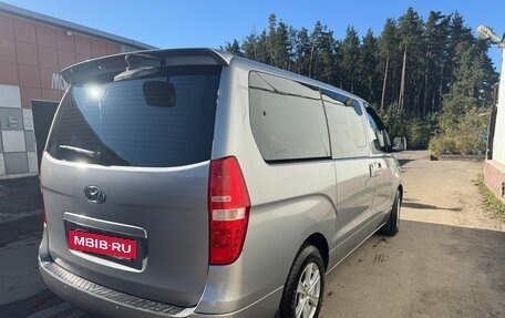 Hyundai Grand Starex Grand Starex I рестайлинг 2, 2011 год, 1 750 000 рублей, 2 фотография