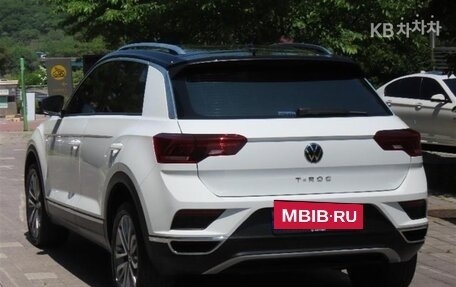 Volkswagen T-Roc I, 2022 год, 1 910 000 рублей, 4 фотография