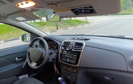 Renault Logan II, 2018 год, 950 000 рублей, 30 фотография