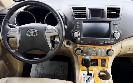Toyota Highlander III, 2010 год, 1 950 000 рублей, 21 фотография