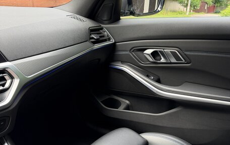 BMW 3 серия, 2019 год, 3 900 000 рублей, 19 фотография