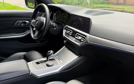 BMW 3 серия, 2019 год, 3 900 000 рублей, 18 фотография