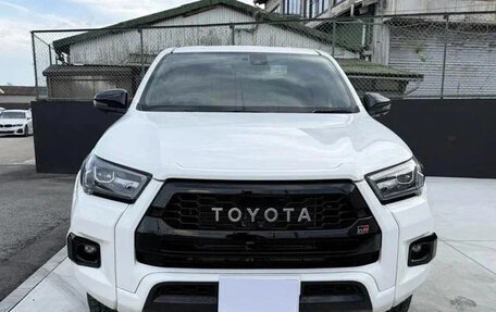 Toyota Hilux VIII, 2023 год, 4 145 002 рублей, 2 фотография
