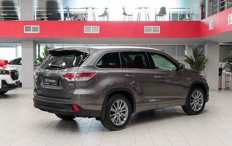 Toyota Highlander III, 2014 год, 2 550 000 рублей, 2 фотография
