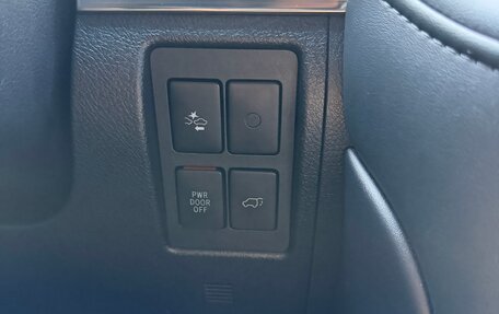 Toyota Land Cruiser 200, 2019 год, 8 200 000 рублей, 7 фотография