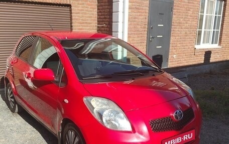 Toyota Yaris III рестайлинг, 2006 год, 450 000 рублей, 1 фотография
