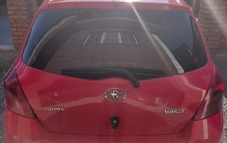 Toyota Yaris III рестайлинг, 2006 год, 450 000 рублей, 4 фотография
