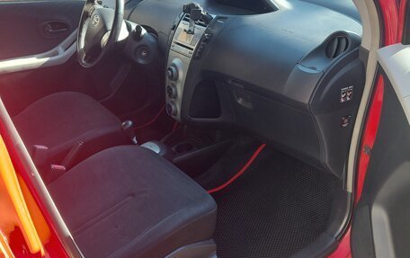 Toyota Yaris III рестайлинг, 2006 год, 450 000 рублей, 14 фотография