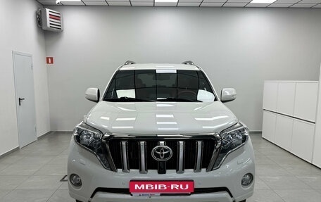 Toyota Land Cruiser Prado 150 рестайлинг 2, 2016 год, 4 000 000 рублей, 2 фотография